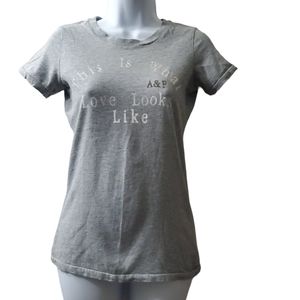 Vintage Abercrombie & Finch Womens Y2k 2000s Grey Short sleeve Tee shirt